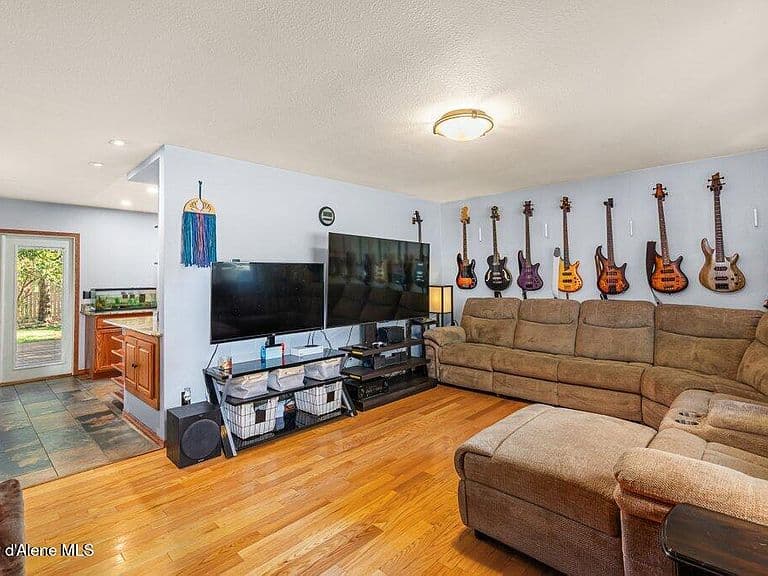 2222 N Cecil Rd photo 3