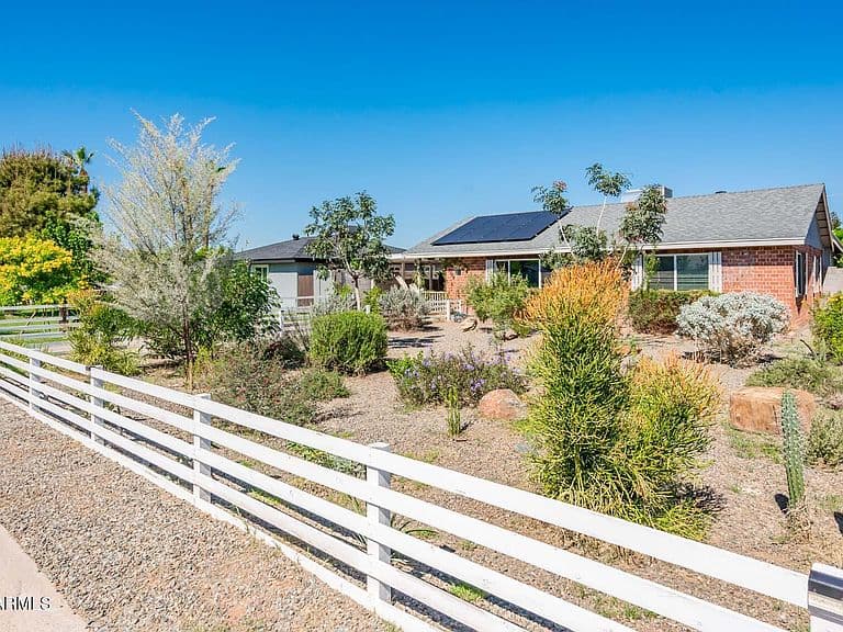 3006 E CYPRESS Street photo 2