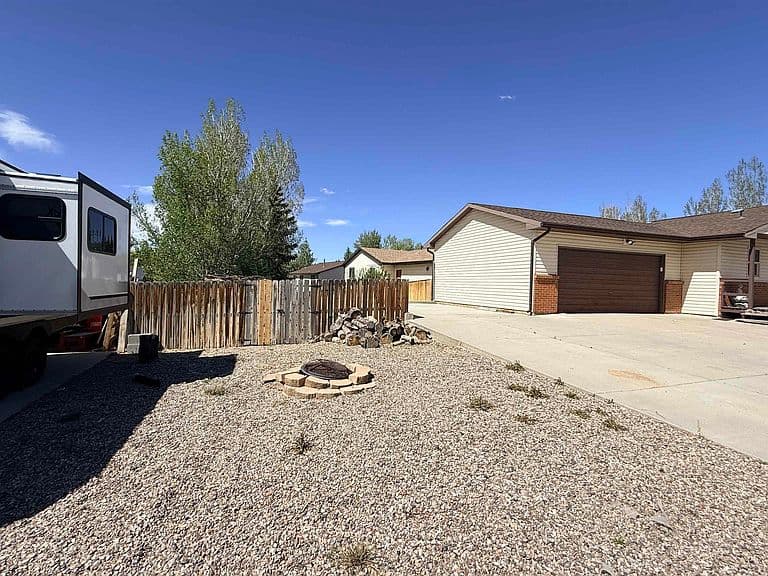 1045 Cypress Cir photo 3