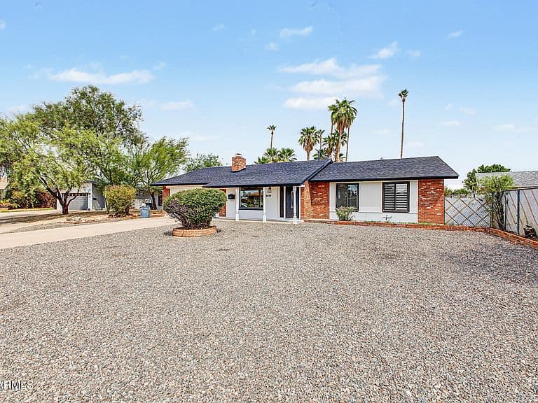 9229 N 40TH Drive photo 4