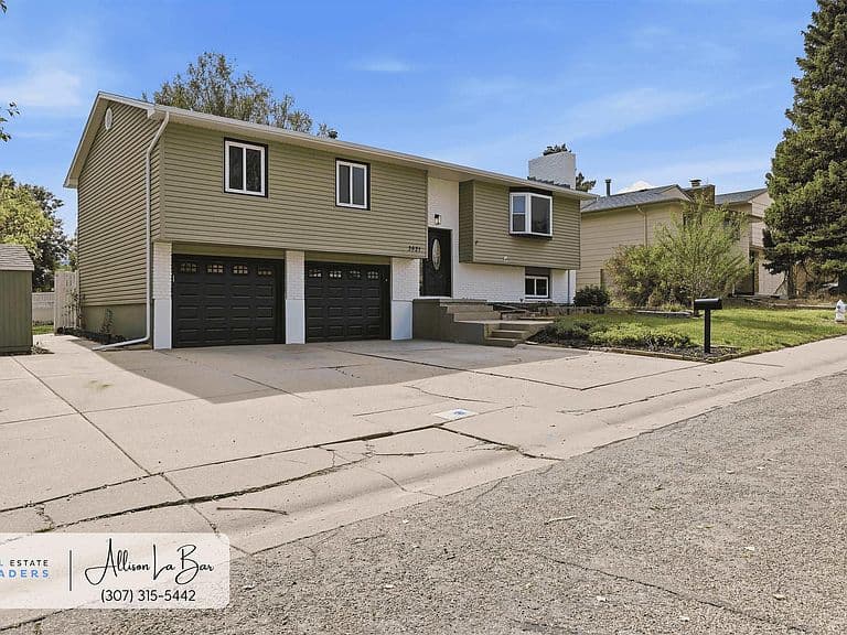 3921 Swanton Ave photo 2