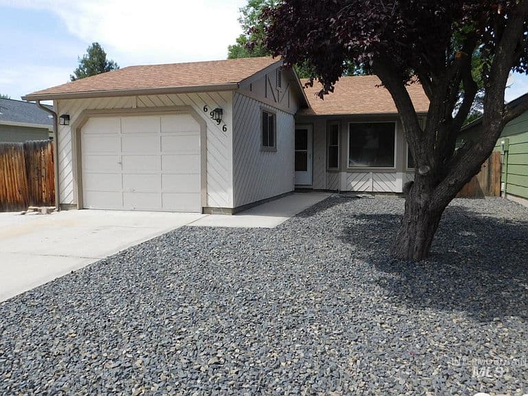 6996 W Gillis Dr photo 1