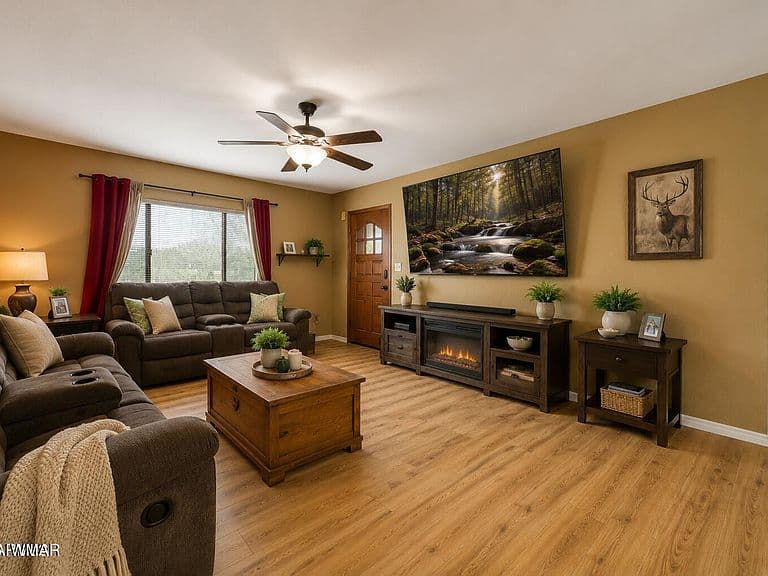 3834 Serra Way photo 2