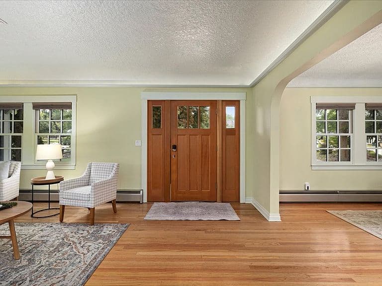 934 Poly Dr photo 2