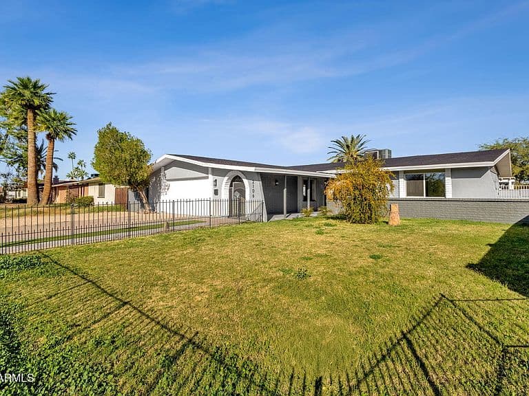 2106 W 8th Ave photo 4