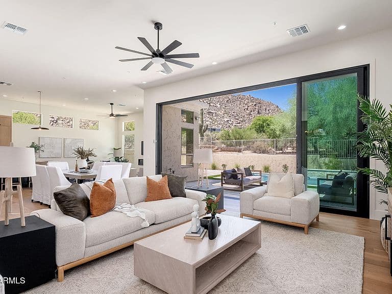 11552 E DESERT HOLLY Drive photo 5