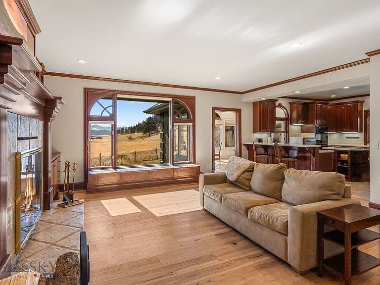 10423 Bridger Canyon Rd photo 5