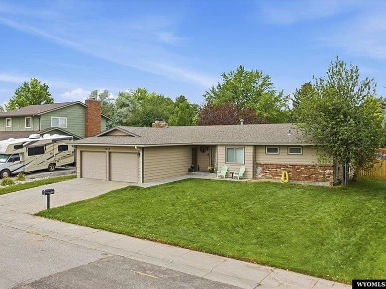 2012 Nottingham Dr photo 1