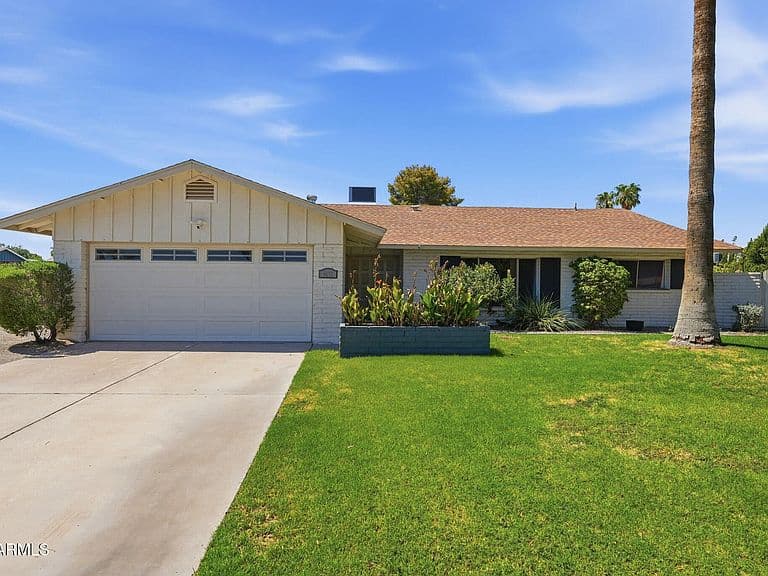 4422 S MCALLISTER Avenue photo 2