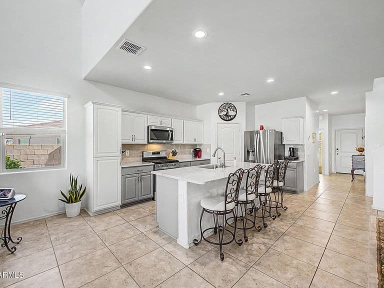 30543 W ALLYSON Avenue photo 5
