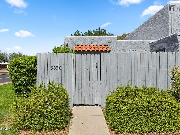 5320 W SHEENA Drive photo 2
