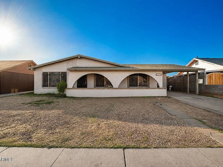 2228 N 47TH Drive photo 1