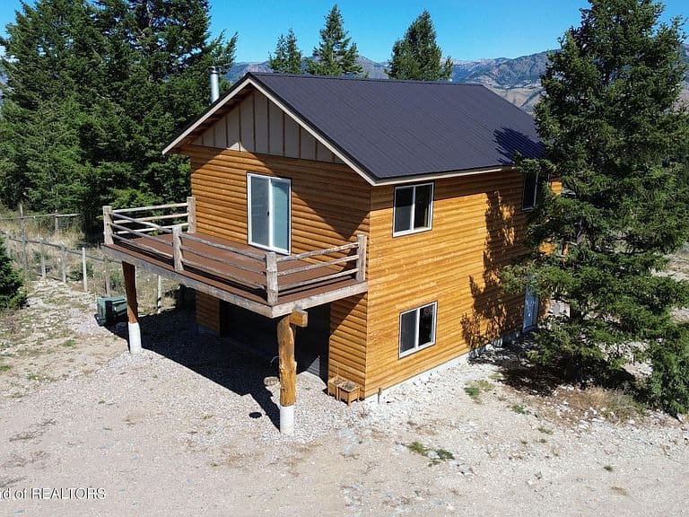 785 Stonegate Dr photo 2