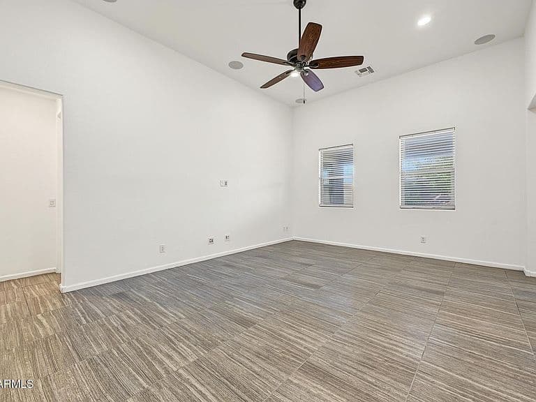 9030 W SELDON Lane photo 5