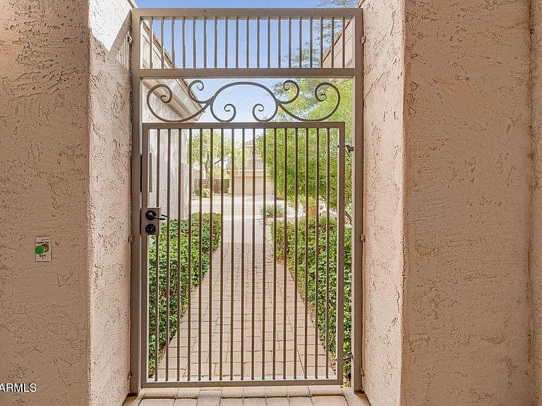 7228 E WHISTLING WIND Way photo 5