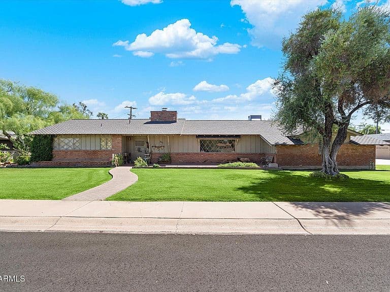 321 E Concorda Drive photo 2