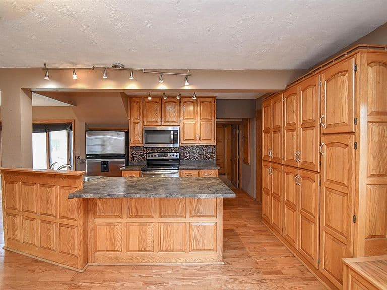 335 Vernon Dr photo 2