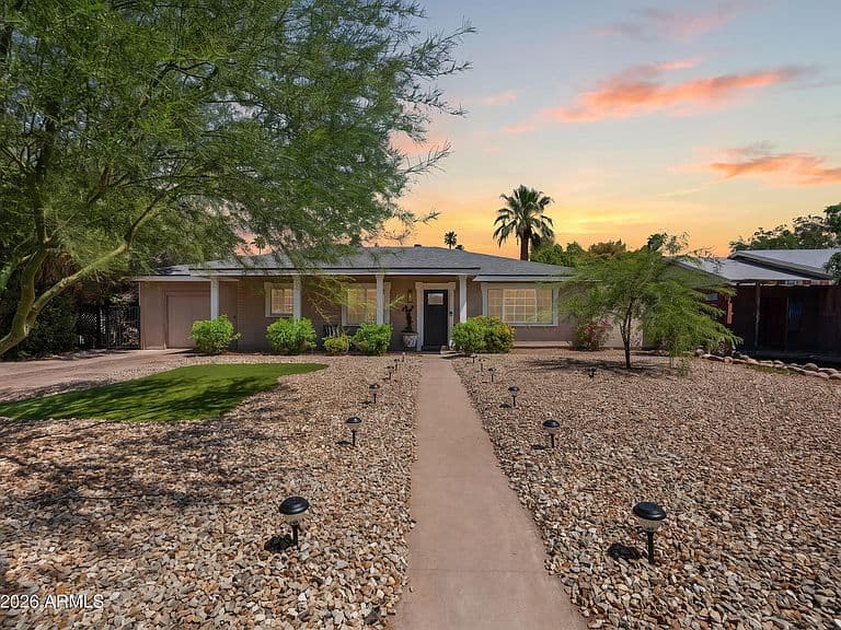 404 E PALM Street photo 1