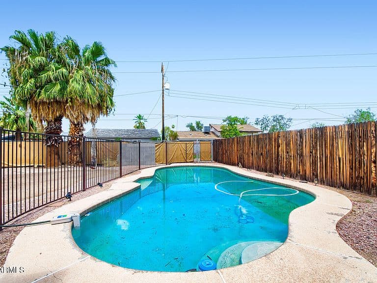 116 E MANHATTON Drive photo 2