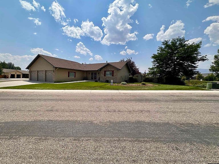205 Indian Lookout Dr photo 2