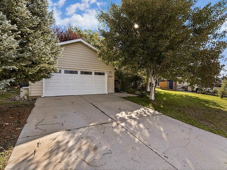 1074 Pennington St photo 2