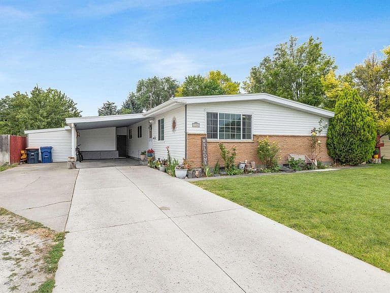 2158 Sherry Ln photo 1