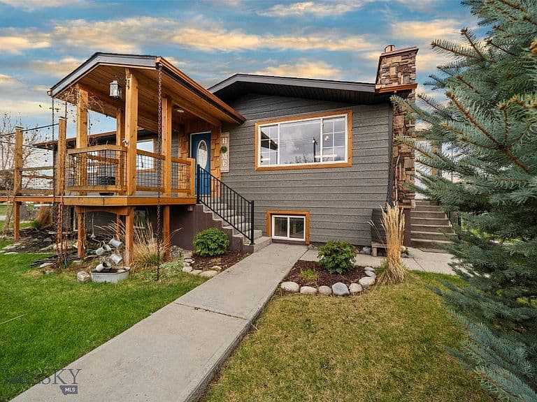 209 4th St photo 1