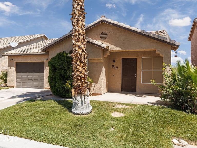 919 Adobe Dr photo 1