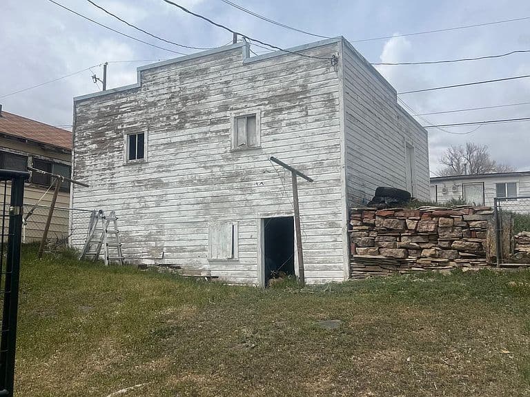 115 E Cedar St photo 3