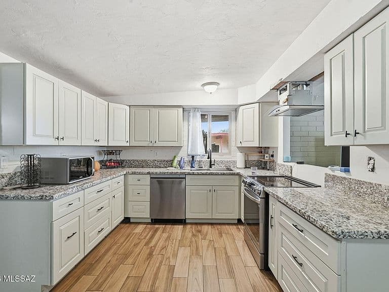 8325 E Louise Dr photo 1