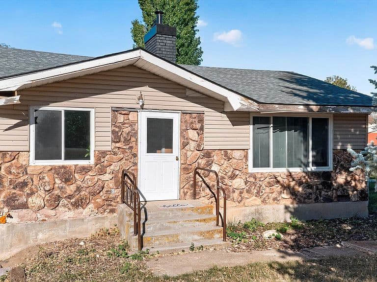 1537 N Old Highway 91 photo 4