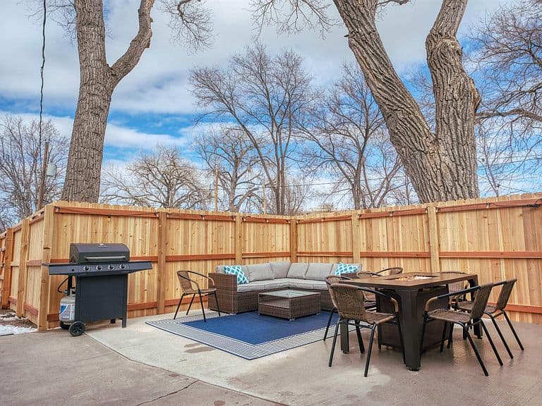 818 Saint James St photo 2