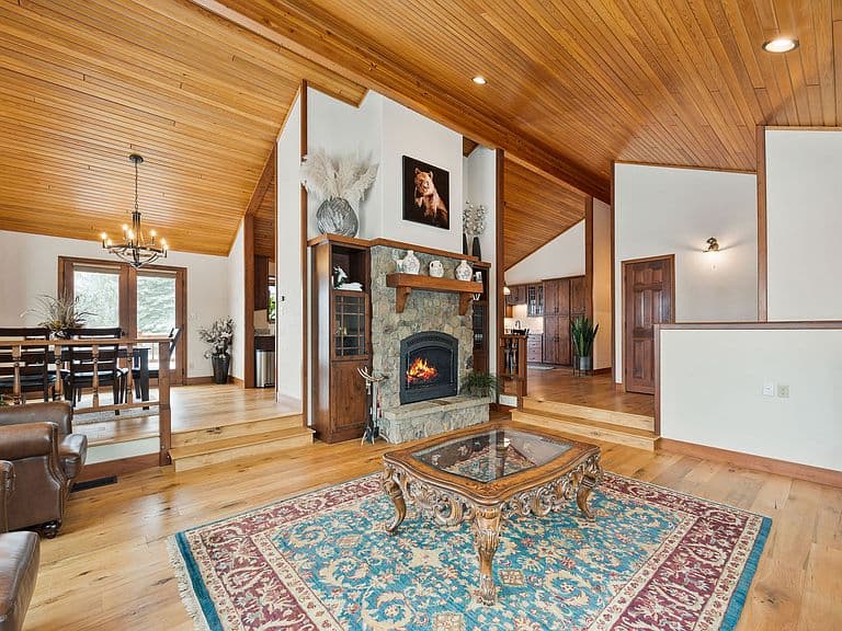 590 Country Way N photo 4
