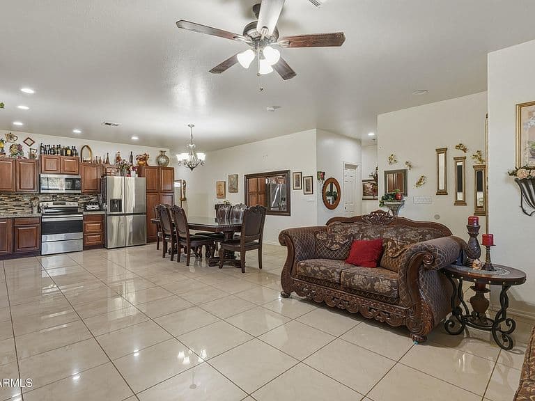 206 W RIO VISTA Lane photo 4