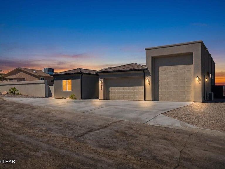 595 Manzanita Dr photo 1
