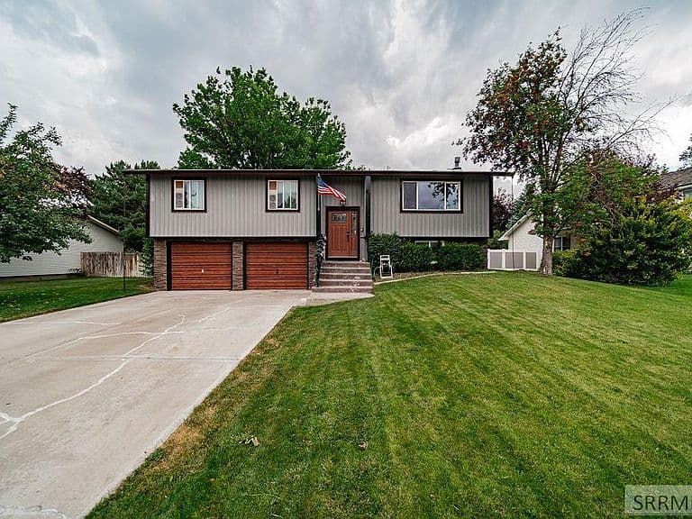 2848 Disney Dr photo 2