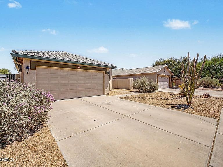 13558 W SAGUARO Lane photo 2