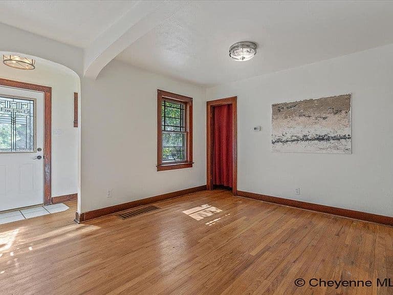 3046 Dillon Ave photo 4