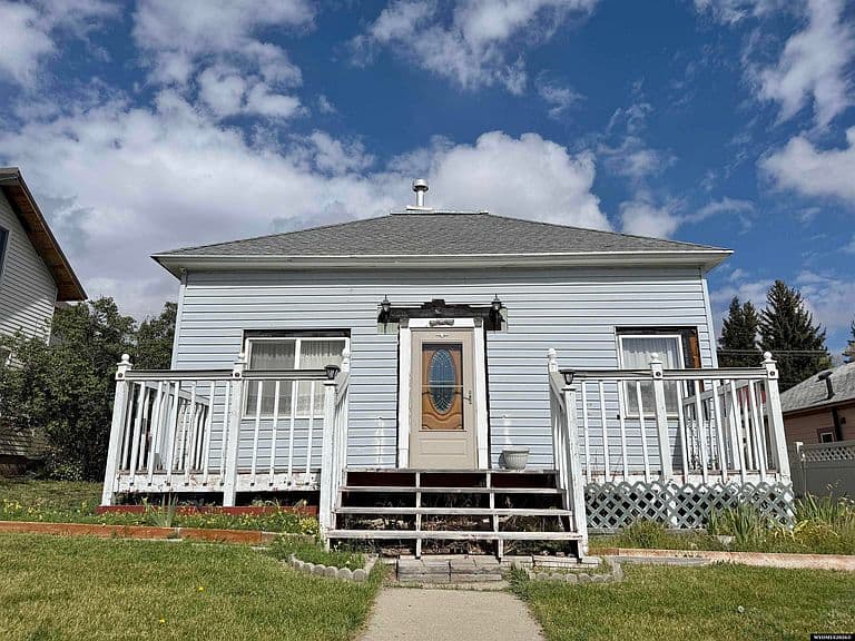 619 Topaz St photo 4