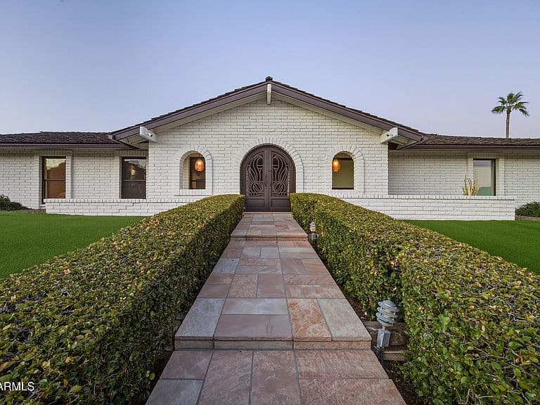 2404 E Mountain View Rd photo 2