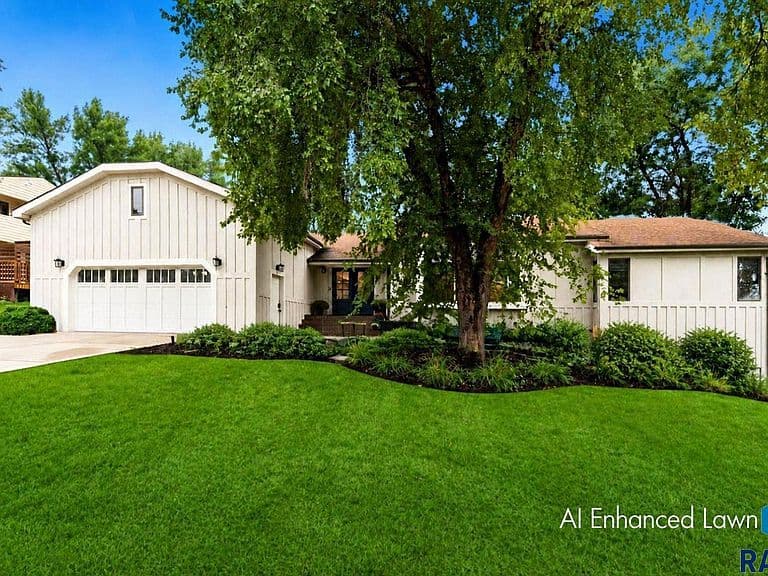 321 E Aspen Dr photo 2