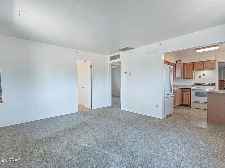 1402 N McKinley Ave photo 5