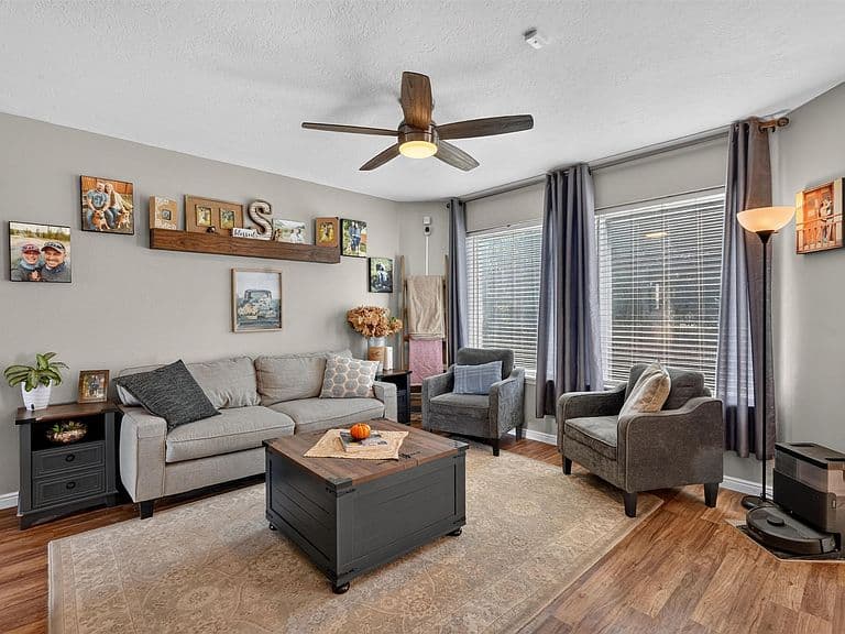 5247 Stuart Ave photo 4