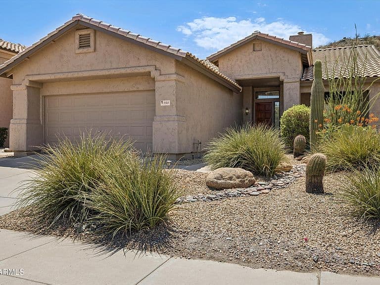 735 E GOLDENROD Street photo 3