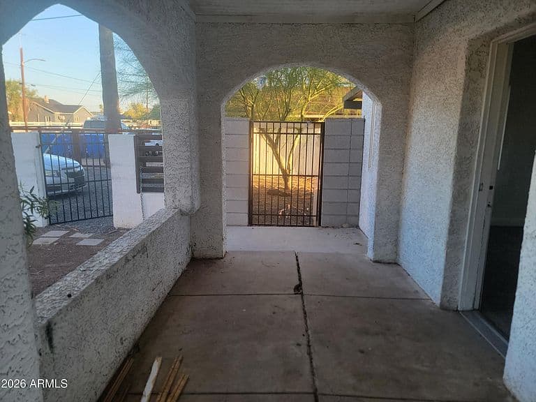 2102 N 26TH Place photo 5