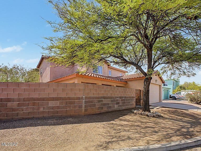 3819 N Look Backridge Pl photo 3
