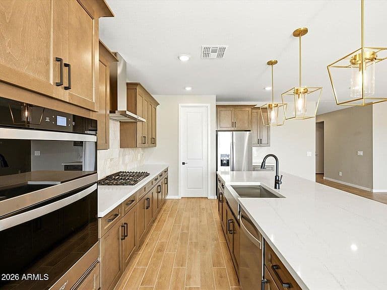1027 W Haynes Way photo 1