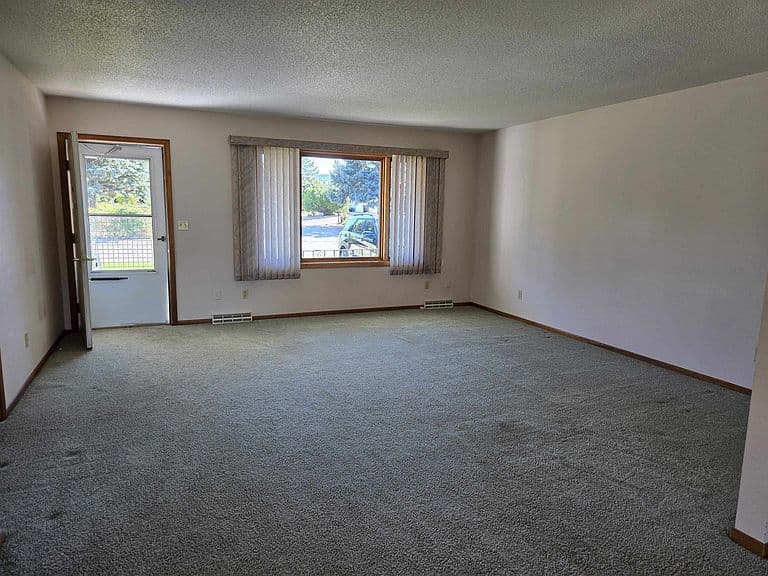 308 Oriole Dr photo 3