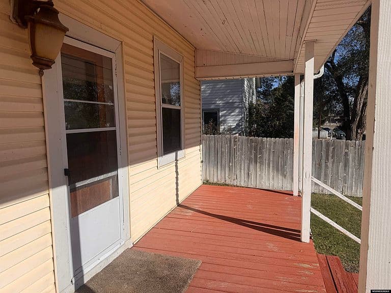 424 W Railroad Ave photo 5