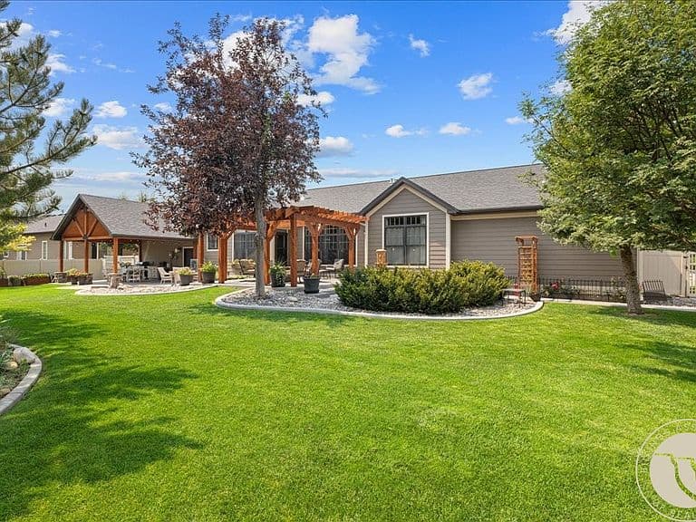 1215 Vineyard Way photo 4